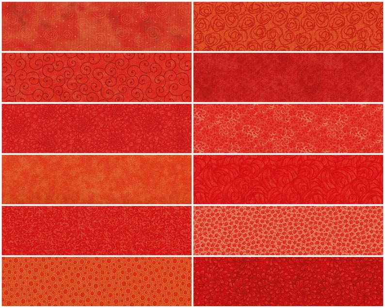 Puede incluir: Un conjunto de 12 recortes de tela roja con diferentes patrones, incluyendo espirales, puntos y dise&ntilde;os florales. La tela es una mezcla de algod&oacute;n texturizada.