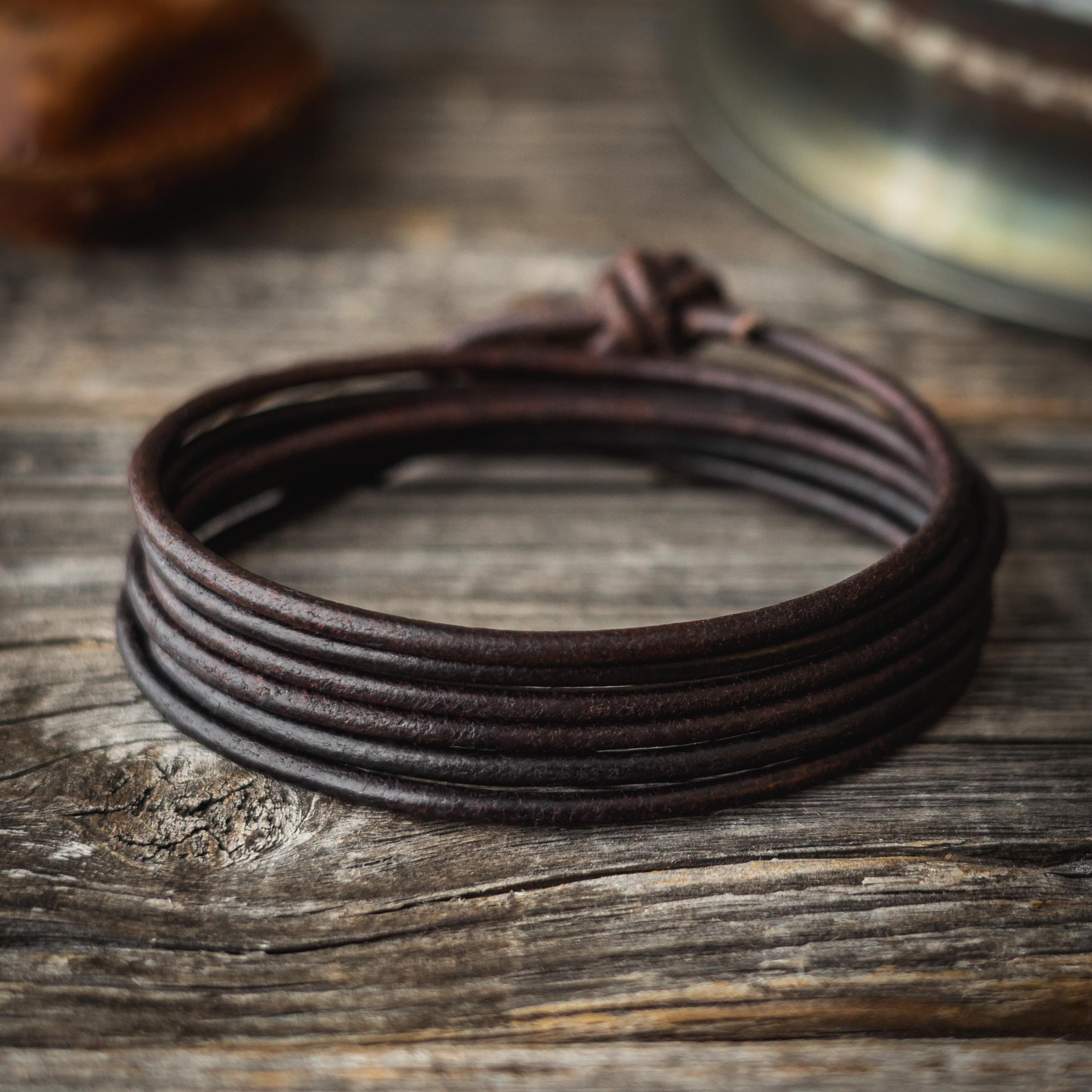 Bracelet Multitours Modulable En Collier - Fleurs Métal Et Cordon Effet Cuir, Ajustable, Sans Fermoir