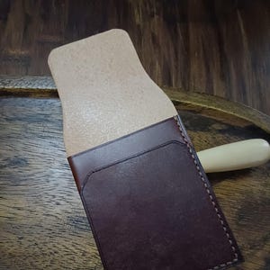 Cartera EDC de bolsillo frontal hecha a mano "Theodemir" con cueros Pueblo y Artisan de primera calidad italianos de grano completo curtidos con vegetales (TH06)
