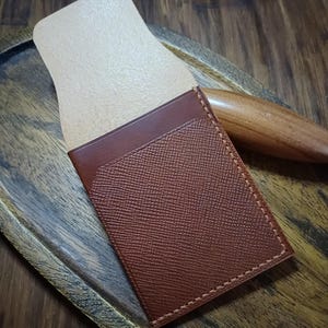 Cartera EDC de bolsillo frontal hecha a mano "Theodemir" con cuero italiano de grano completo de primera calidad curtido vegetal Artisan y Buttero Hatch (TH01)