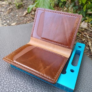 Cartera de bolsillo trasero "Otto" hecha a mano con cuero italiano de primera calidad de curtido vegetal (OT07)