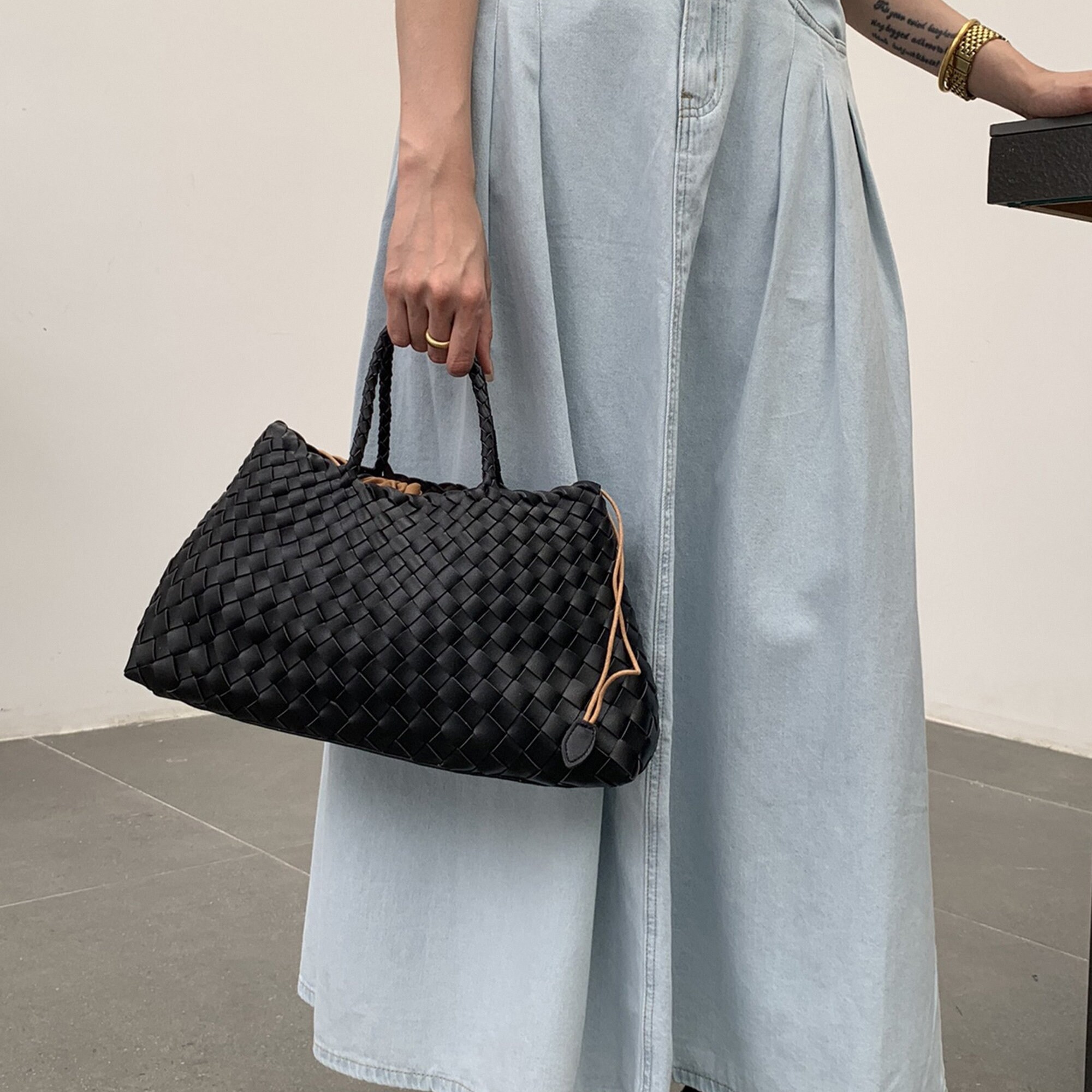 Large Capacity Woven Shoulder Bag