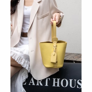 Leather Shoulder Bag, Small Leather Top Handle Bag, Women&#39;s Leather Shoulder Purse, Minimal Cross Body Bag, Elegant Leather Tote Bag