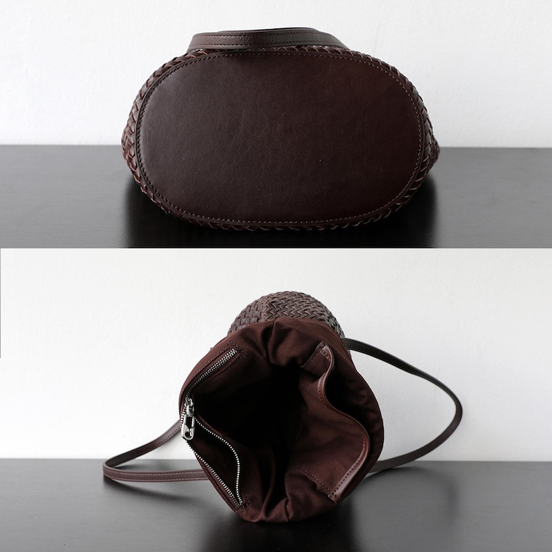 Peut inclure: Un sac &agrave; main en cuir marron fonc&eacute; avec un dessus tress&eacute; et une fermeture &agrave; cordon. Le sac a un fond arrondi et une longue bandouli&egrave;re. L'int&eacute;rieur est d'une teinte plus claire de marron.