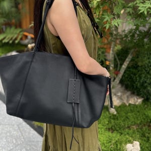 Reversible Leather Tote Bag, Minimal Leather Shoulder Bag, Large Leather Underarm Bag, Classic Commuter Bag