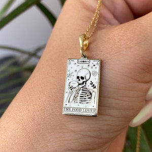 Collar con la carta del tarot de los amantes de la comida: plata de ley 925/oro macizo de 14 quilates. Collar con la carta del tarot. Regalo único. Joyas para amantes de la comida.