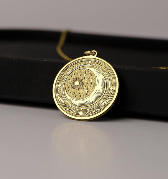 14Kゴールドの三日月ネックレス：天空の太陽と星のお守り - Etsy 日本