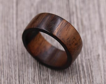 Anillo de ébano de Macasar: Anillo de madera grabado a medida, banda