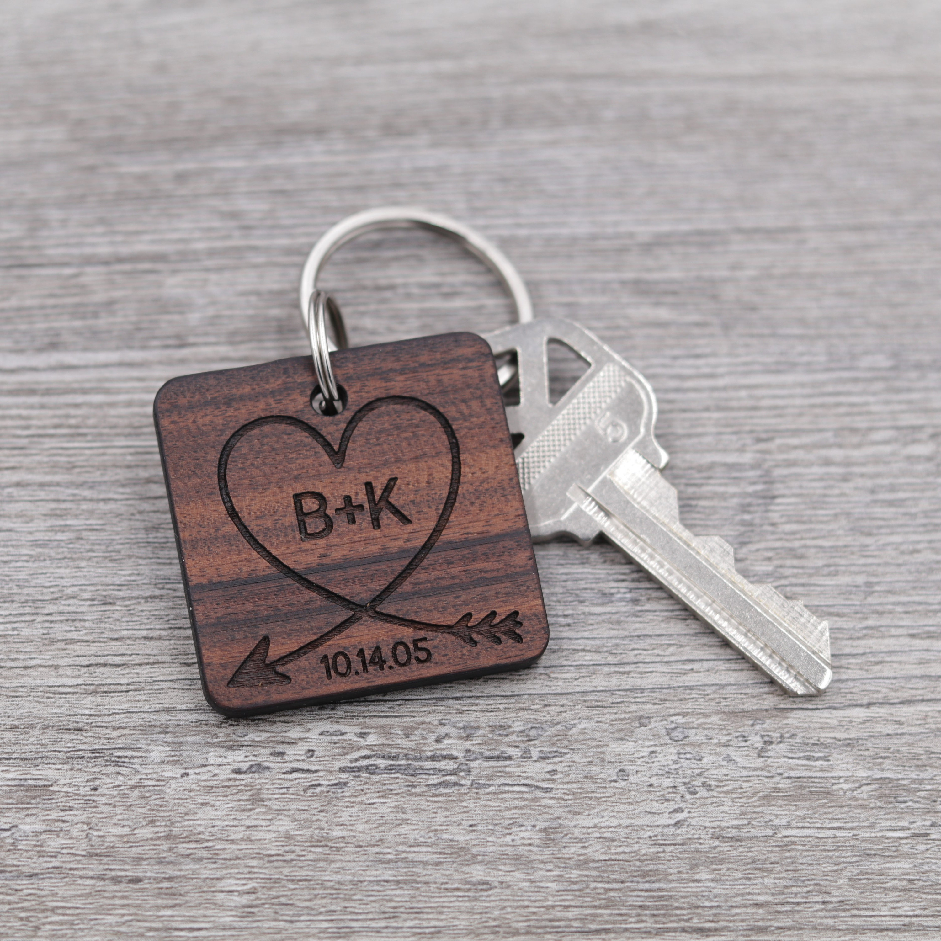 LV-2027 Bog Oak Wooden Heart Charm, Keychain, Wedding Favor-HAND CARVE –  Elvio Design