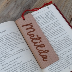 Nom cursif, écriture, marque-page en bois, marque-page personnalisé, marque-page personnalisé, accessoire de livre, lecture, livre cadeau, cadeau pour lui, cadeau pour elle