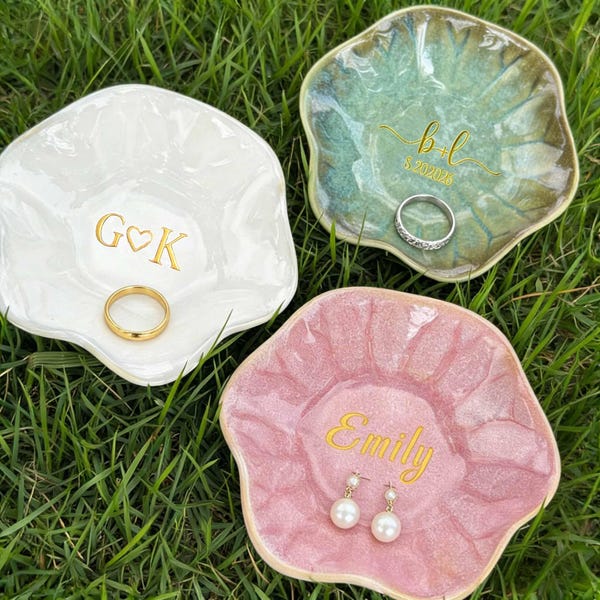 Personalisierte Ring Schale mit Initialen & Datum-Custom Keramik Ring Halter-Gravur Name Schmuck Tray-Engagement, Hochzeit, Braut Geschenk für Sie