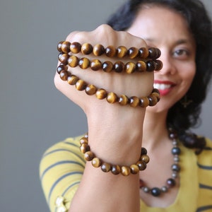 Golden Tigers Eye Confidence Bracelet Shiny Brown Gemstone Round Stretch