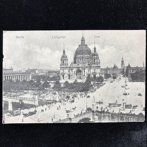 1913年のアンティークポストカード、馬車が行き交うベルリン（ドイツ）の街並み、ニューヨーク行き