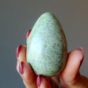 Serpentine Egg Spring Green Crystal Stone