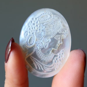 Shell Cameo Forever Woman Flower Rainbow Mother of Pearl