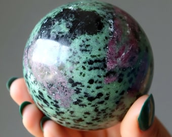 Esfera de rubi zoisita, bola de cristal do amor encantador, orbe de pedra aniolita verde-vermelha