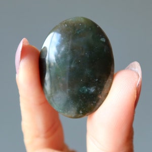 Moss Agate Cabochon Beauty in the Mirror Oval Green Gemstone