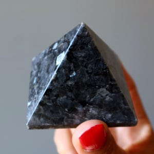 Larvikit Pyramide Geheimnis des Universums Stein