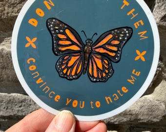 Pegatina de la mariposa monarca – Mensaje activista, vinilo impermeable (dos tamaños)
