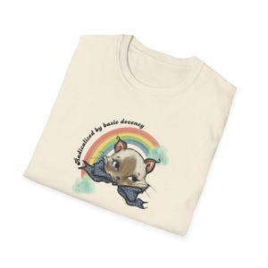 Radikalisiert von Basic Anstand Prudence the Cat Unisex T-Shirt | Original handgezeichnete Kunst | Das aufstrebende Kollektiv