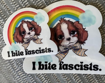 Ich beiße Faschisten. — Max der Hund Wasserdichter Vinyl-Aufkleber | Original handgezeichnete Kunst | Zwei Größen