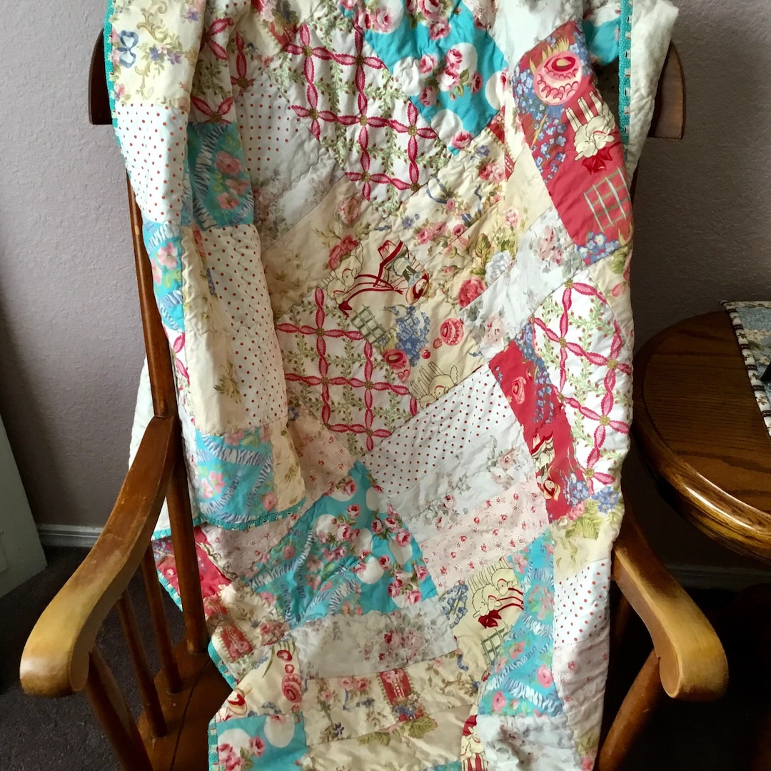 Retro Style Quilt, Vintage Inspired Quilt, Throw Quilt, Lap Quilt, Sofa