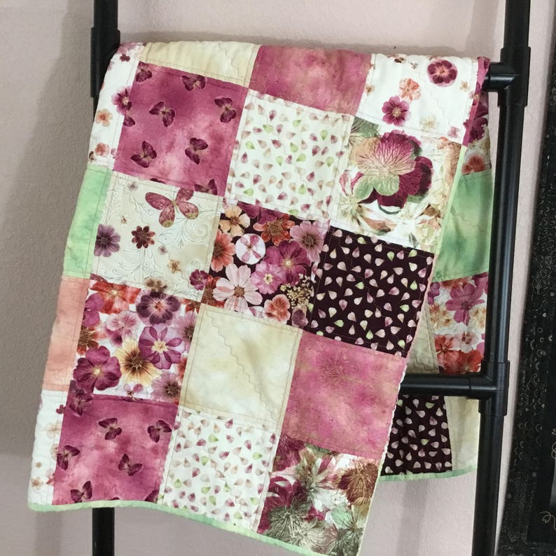 Patchwork Quilt Cottage Floral Quilt Bedroom Decor Floral Cottage Quilt Quilt Cottage Quilt Throw Quilt Women/'s Quilt Lap Quilt