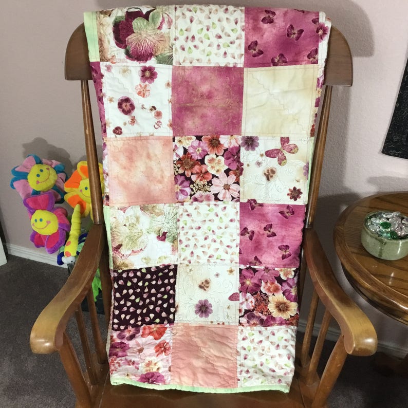 Patchwork Quilt Cottage Floral Quilt Bedroom Decor Floral Cottage Quilt Quilt Cottage Quilt Throw Quilt Women/'s Quilt Lap Quilt