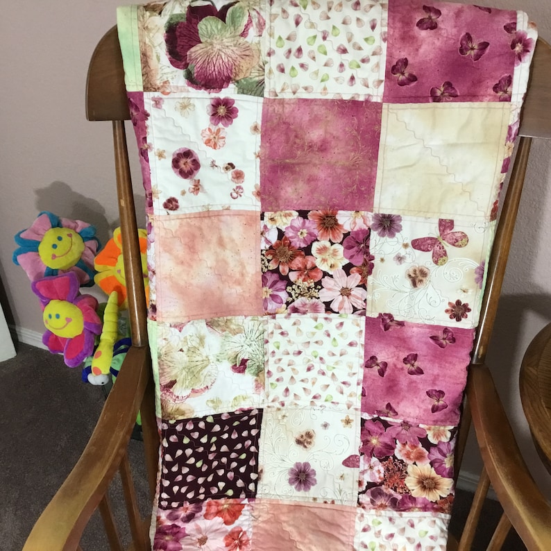 Patchwork Quilt Cottage Floral Quilt Bedroom Decor Floral Cottage Quilt Quilt Cottage Quilt Throw Quilt Women/'s Quilt Lap Quilt