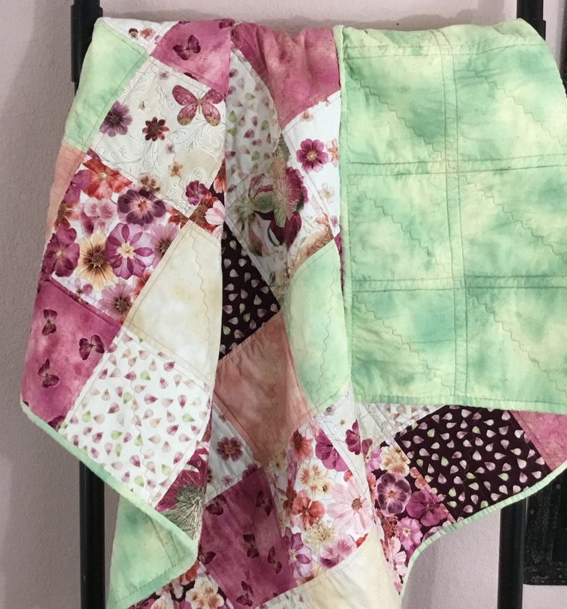 Patchwork Quilt Cottage Floral Quilt Bedroom Decor Floral Cottage Quilt Quilt Cottage Quilt Throw Quilt Women/'s Quilt Lap Quilt
