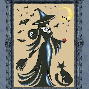 Può includere: Una silhouette nera di una strega che tiene una mela con un gatto nero seduto accanto a lei. La strega indossa un cappello a punta e un lungo vestito. Lo sfondo è beige chiaro con una luna crescente e pipistrelli che volano intorno.