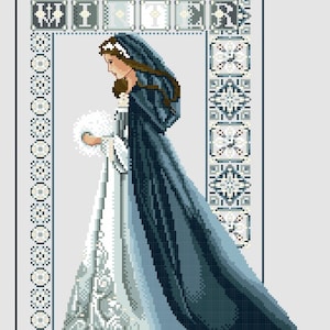 Könnte beinhalten: Eine Frau in einem blauen Kapuzenmantel und einem weißen Kleid hält eine weiße Kugel. Der Hintergrund ist hellgrau mit einem dekorativen Rand.