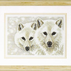 Kreuzstichmuster Keeper Markup PDF + SAGA Arktisches Wolfspaar Weiße Wölfe Tier Wilde Hunde Welt Erde Natur Zoo Sampler