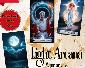 Op de afbeelding: Drie tarotkaarten uit het Light Arcana-deck, met illustraties van De Magier, De Ster en De Maan. De kaarten zijn gedrukt op een witte achtergrond met zwarte tekst.
