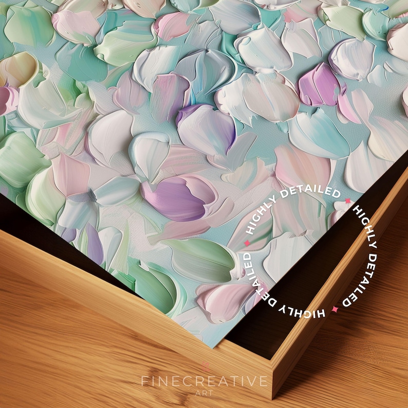 Op de afbeelding: Close-up van een abstract schilderij met een textuur, met pastelkleuren zoals wit, roze, paars en groen. Het kunstwerk is ingelijst in een lichtbruine houten lijst. De tekst "HIGHLY DETAILED" is op het kunstwerk gedrukt.