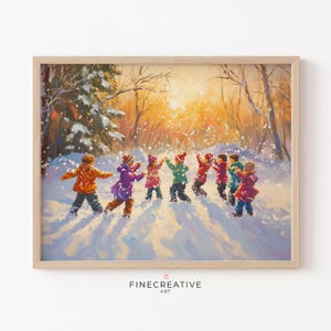 Puede incluir: Una impresión artística enmarcada representa a niños jugando en un bosque nevado. Los niños, vestidos con abrigos y gorros coloridos, están arrojando nieve al aire. La obra de arte está ambientada sobre un fondo de árboles cubiertos de nieve y un cielo dorado.