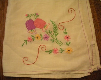 Awesome Vintage Table Cloth with 3 Napkins Flour Sack Towel Embroidery and Applique