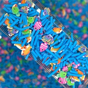FAKE Rosa und Grüner Fisch, Tierisches Polymer Clay Sprinkle Mix (NICHT ESSBAR) D9-14