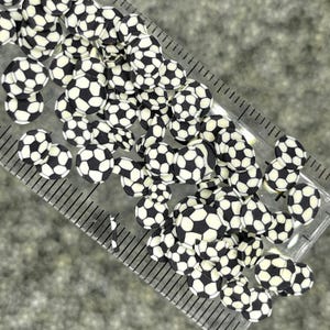NEP 5 MM/10 MM voetbalvoetbal met polymeerklei (NIET EETBAAR) D6-19/28