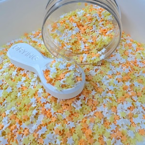 NEP 5 MM gele en oranje ster polymeerklei strooimix (NIET EETBAAR) D25-01