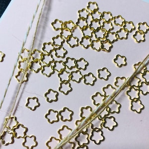 Bloemvormige mini-ring van 5 mm met open achterkant