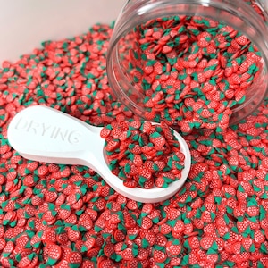 Espolvoreado de arcilla polimérica con forma de fresa roja entera de 5 mm (NO COMESTIBLE) D22-15
