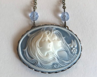 Vintage blue cameo necklace with two women, twin sister cameo pendant, oval brass setting, women's gift, gift for her, blue glass beads