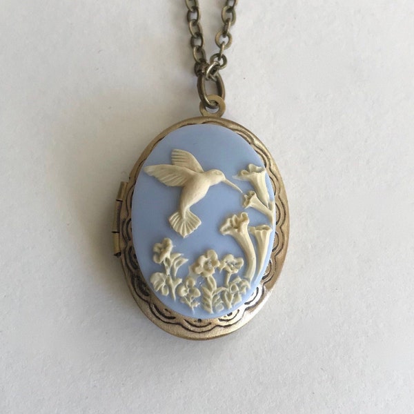 Hummingbird cameo locket necklace, blue cameo bird necklace, locket with hummingbird, vintage cameo jewelry gift for her, gift for mom
