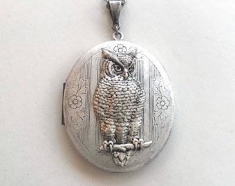 Silver owl locket necklace, large vintage locket, owl jewelry, gift for her, long chain, vintage jewelry, photo locket, women's owl necklace