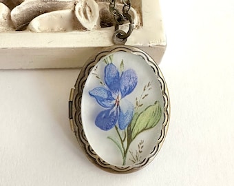 Vintage flower locket necklace, oval brass locket, blue violet necklace, nature jewelry gift for mom, vintage insipred photo locket