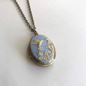 Hummingbird cameo locket necklace, blue cameo bird necklace, locket with hummingbird, vintage cameo jewelry gift for her, gift for mom image 3