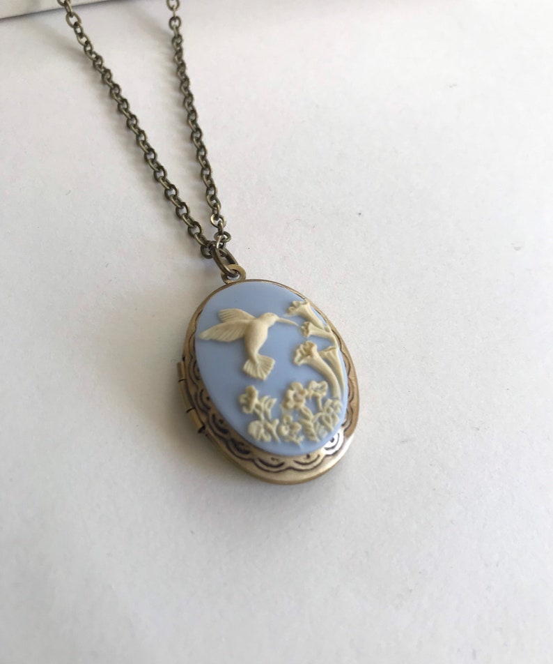 Hummingbird cameo locket necklace, blue cameo bird necklace, locket with hummingbird, vintage cameo jewelry gift for her, gift for mom image 3