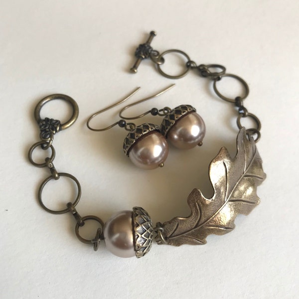 Brass Oak Leaf bracelet and acorn earrings jewelry set, glass beige pearls choose color, nature inspired vintage jewelry, gift for her