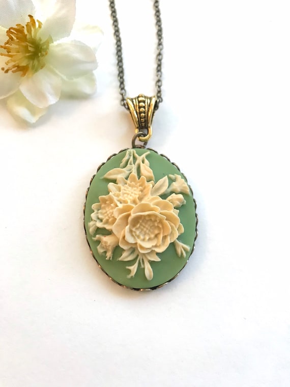 Victorian Flower Cameo Pendant Necklace